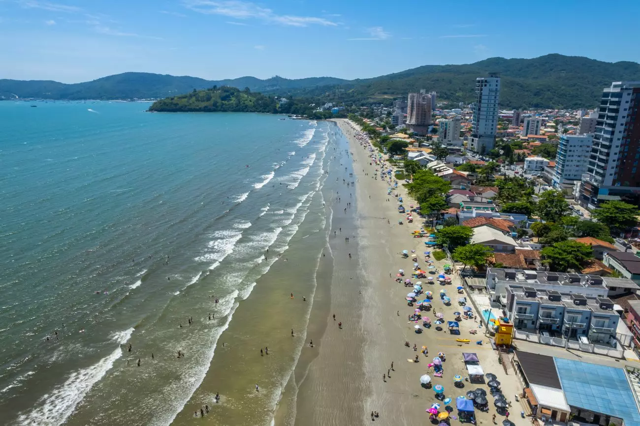 Praia do Perequê em Porto Belo